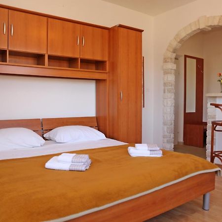 Pansion Marinka-Bire Rooms Lumbarda Bagian luar foto
